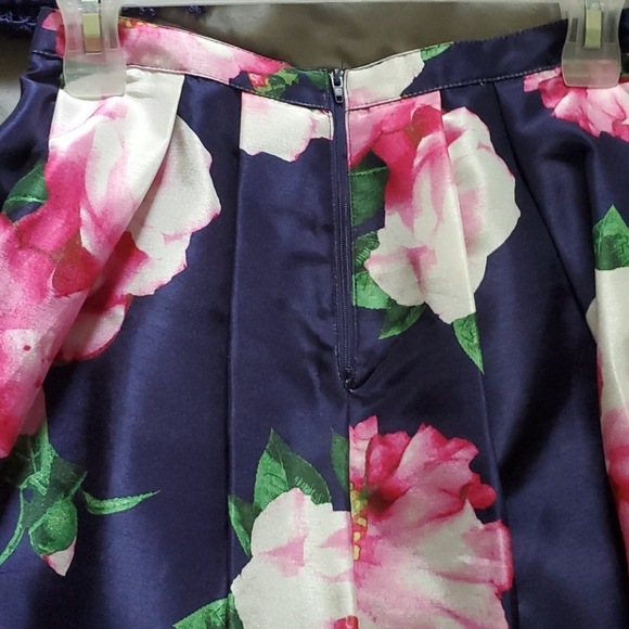 PROM/HOMECOMING/FORMAL 2 piece floral dress size 5 - Picture 5 of 8